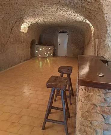 Cave festive