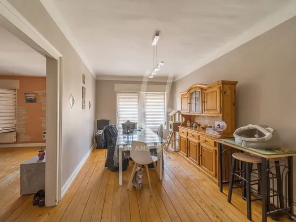Montigny Botanique - F5 à rénover dans immeuble de caractère
