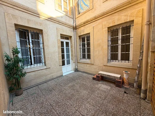 Appart T3 (DPE B) avec terrasse quartier St Pierre Bordeaux