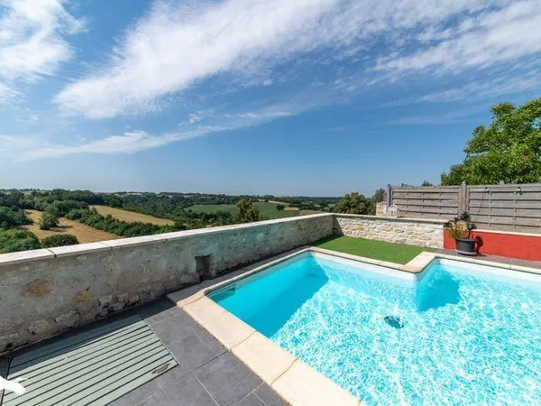 Maison 8 pièces 313 m²