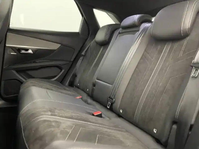 Peugeot 3008 hybrid4 300 e-eat8 — photo 15