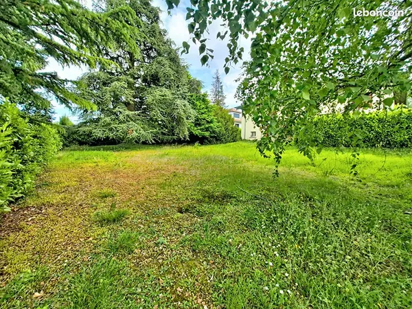 Terrain 701 m² CHARLY
