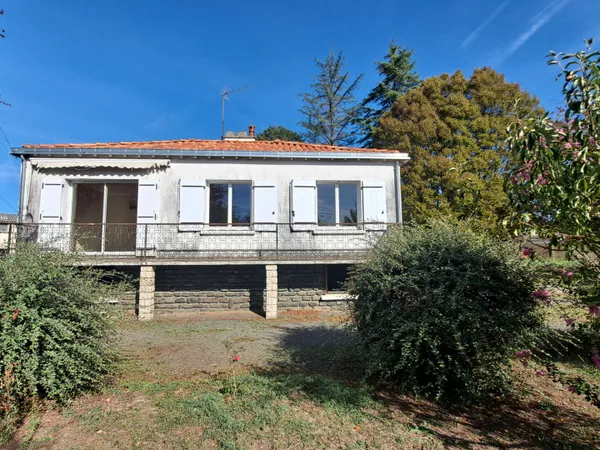 Maison avec grand terrain et dépendances à Fontenay-le-Comte