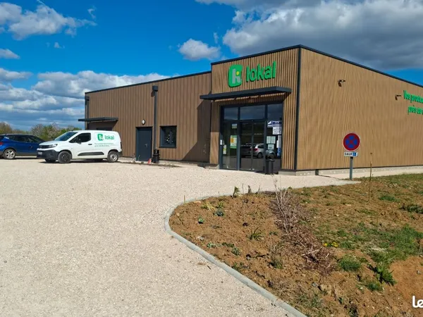 Loue local commercial 80m2 vide