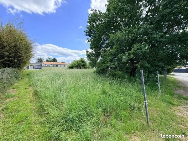 Terrain 400 m² Loupes