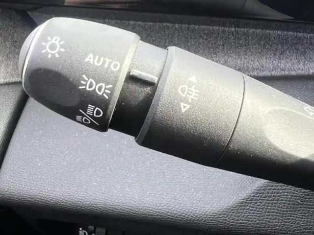 Peugeot 308 1.2 puretech 130ch s&amp;s allure pack — photo 13