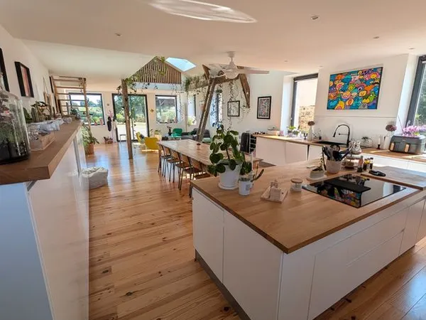 Ancienne longère entièrement rénovée - 273 m² habitables - Parc arboré de 3 529 m² - À 15 min de Ren