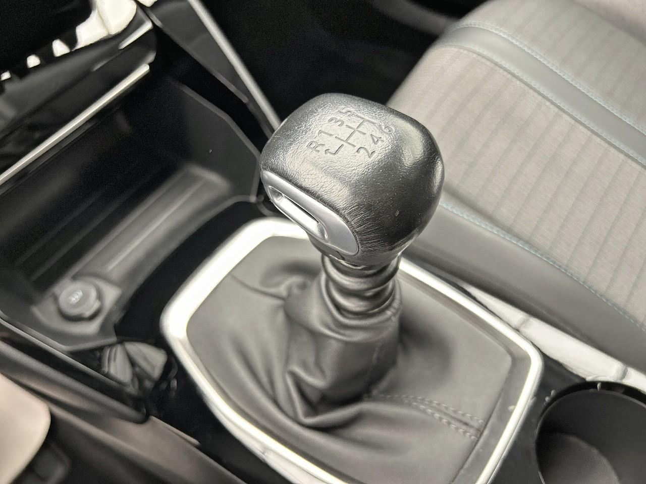 Peugeot 2008 puretech 100 s&s bvm6 allure — photo 17