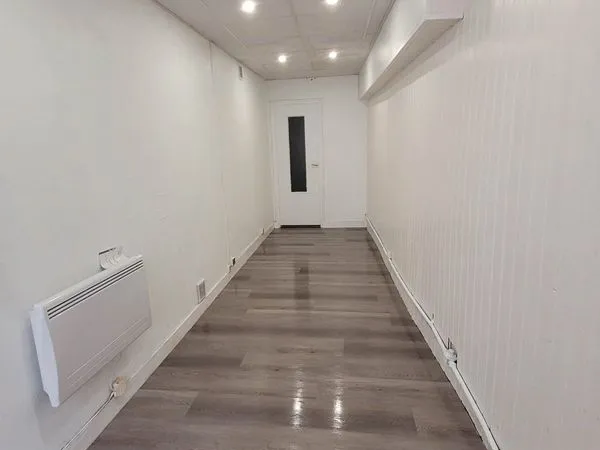 Bourg - Local commercial de 15m² avec vitrine sur rue