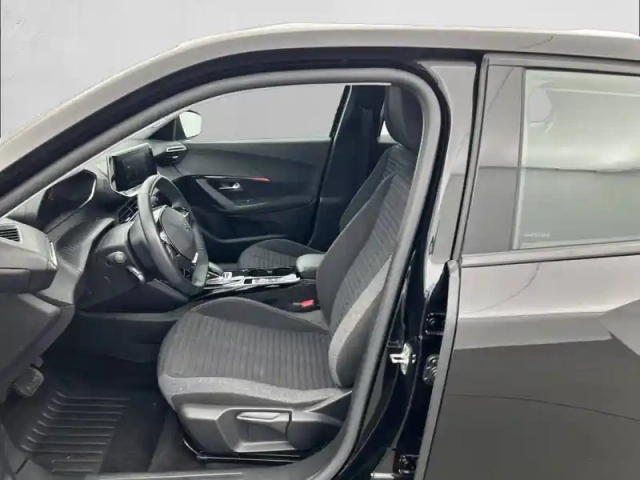 Peugeot 2008 electrique 136 ch — photo 11