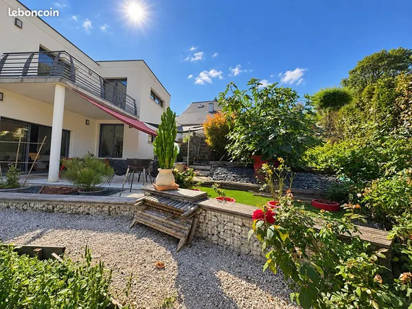 Maison 7 pièces 215 m²