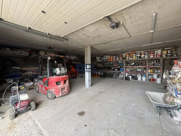 Entrepôt 300 m²