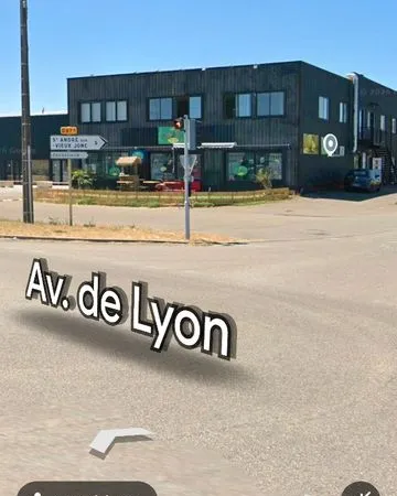 Local avec parking - 245 m² - Direct Route de Lyon