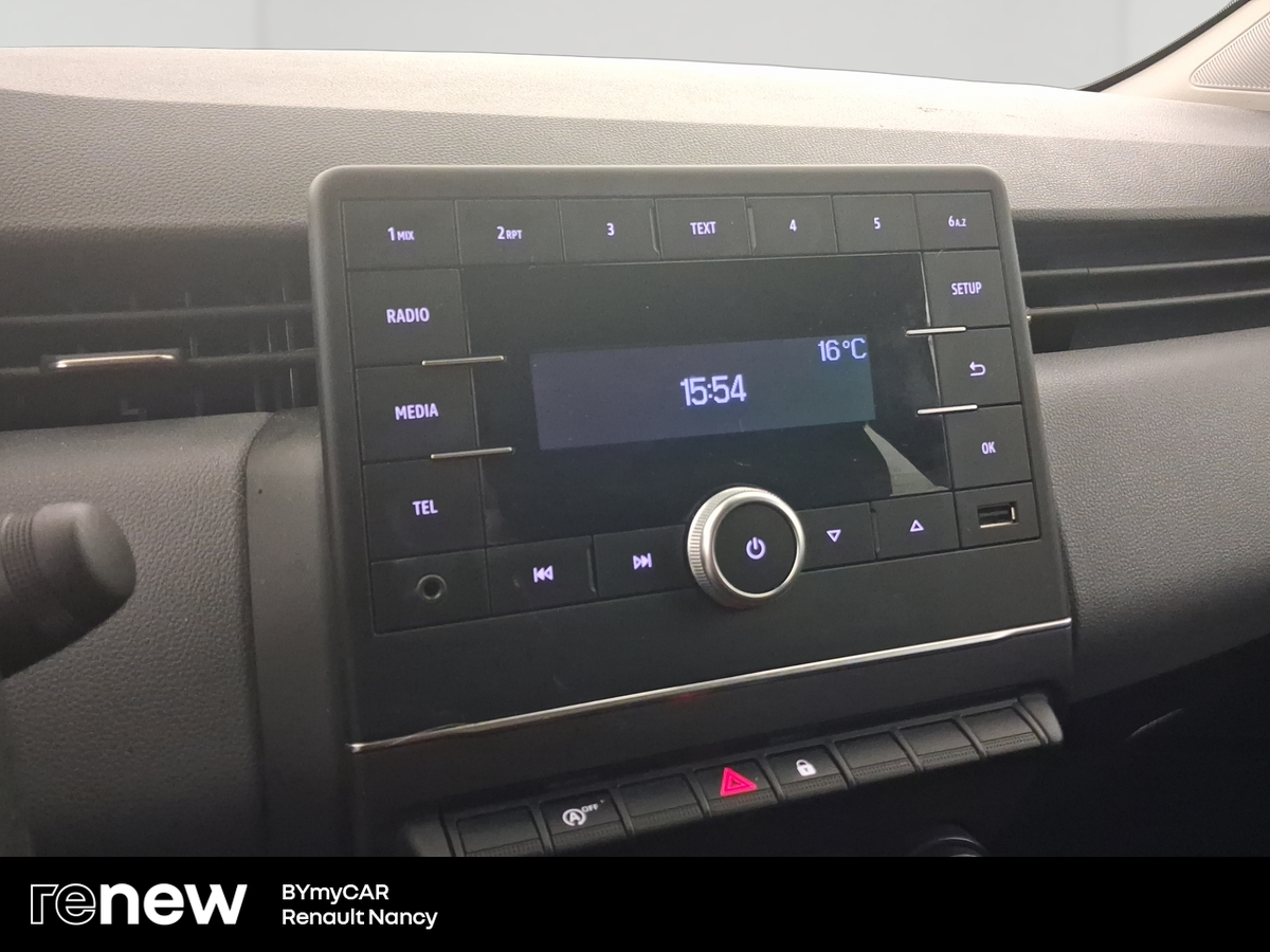 Renault Clio SCe 65 — photo 16