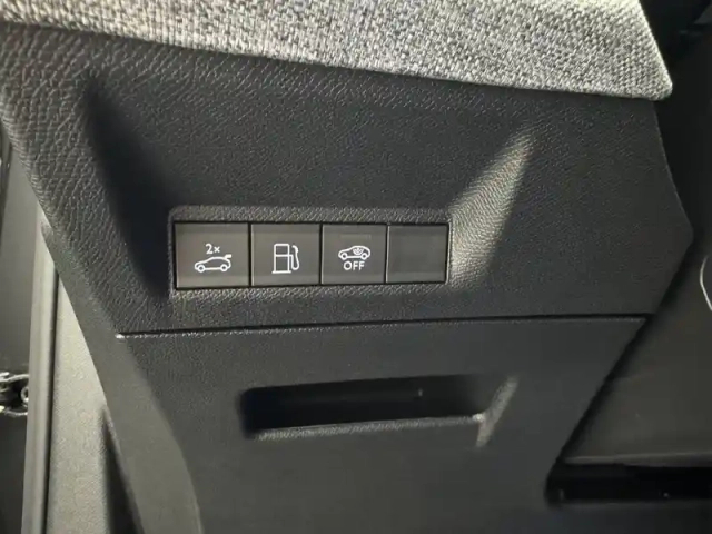 Peugeot 5008 plug-in hybrid 195 e-dcs7 — photo 24