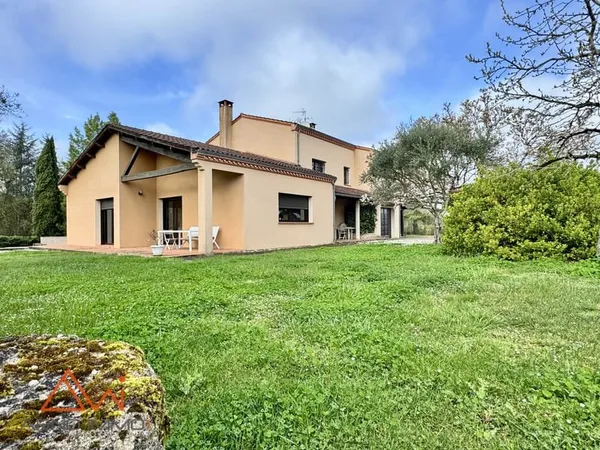 BRENS - VILLA 4 CHAMBRES VASTES GARAGES - 2179M2 DE TERRAIN