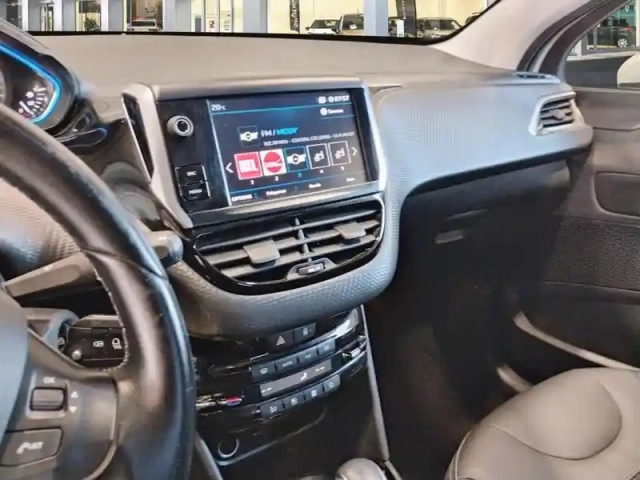 Peugeot 2008 puretech 110ch s&amp;s eat6 allure — photo 22