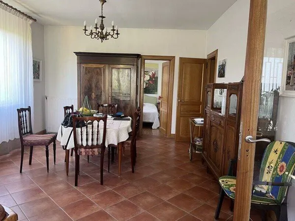 Maison 8 pièces 223 m²