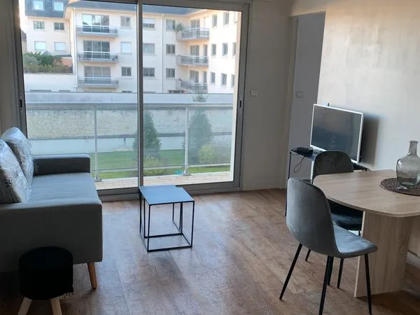 MEUBLE T2 quartier Port + parking