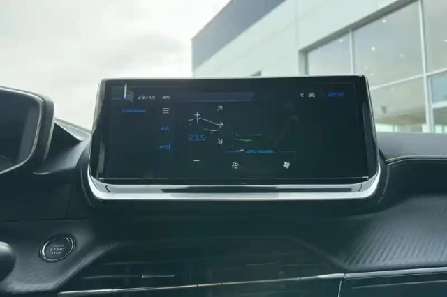 Peugeot 208 hybrid 110 e-dcs6 — photo 18