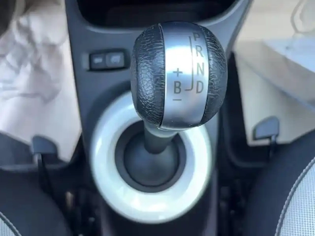 Renault Twingo iii e-tech — photo 37