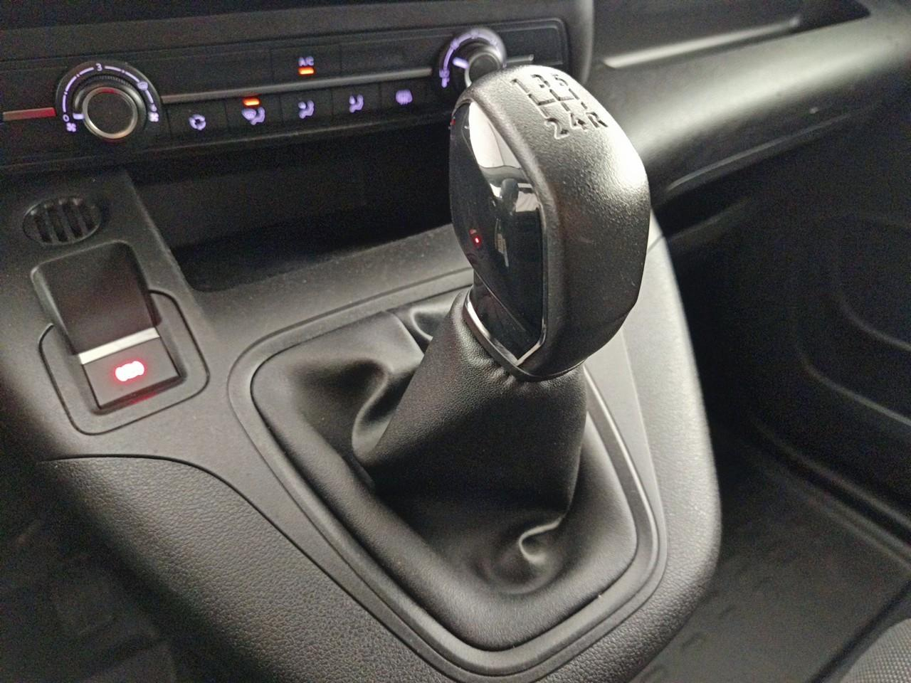 Peugeot Partner fourgon standard 650 kg bluehdi 100 s&s bvm5 premi — photo 23