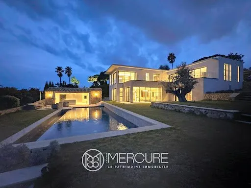 Villa 7 pièces 385 m²
