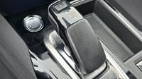 Peugeot 3008 HYBRID4 300ch Allure Pack e-EAT8 — photo 14
