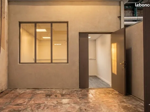 Atelier professionnel 19m² + extérieur privatif 19m² Villeurbanne