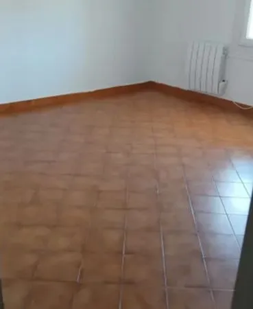 A LOUER Rez-de-chaussée Appartement avec climatisation de 74m2