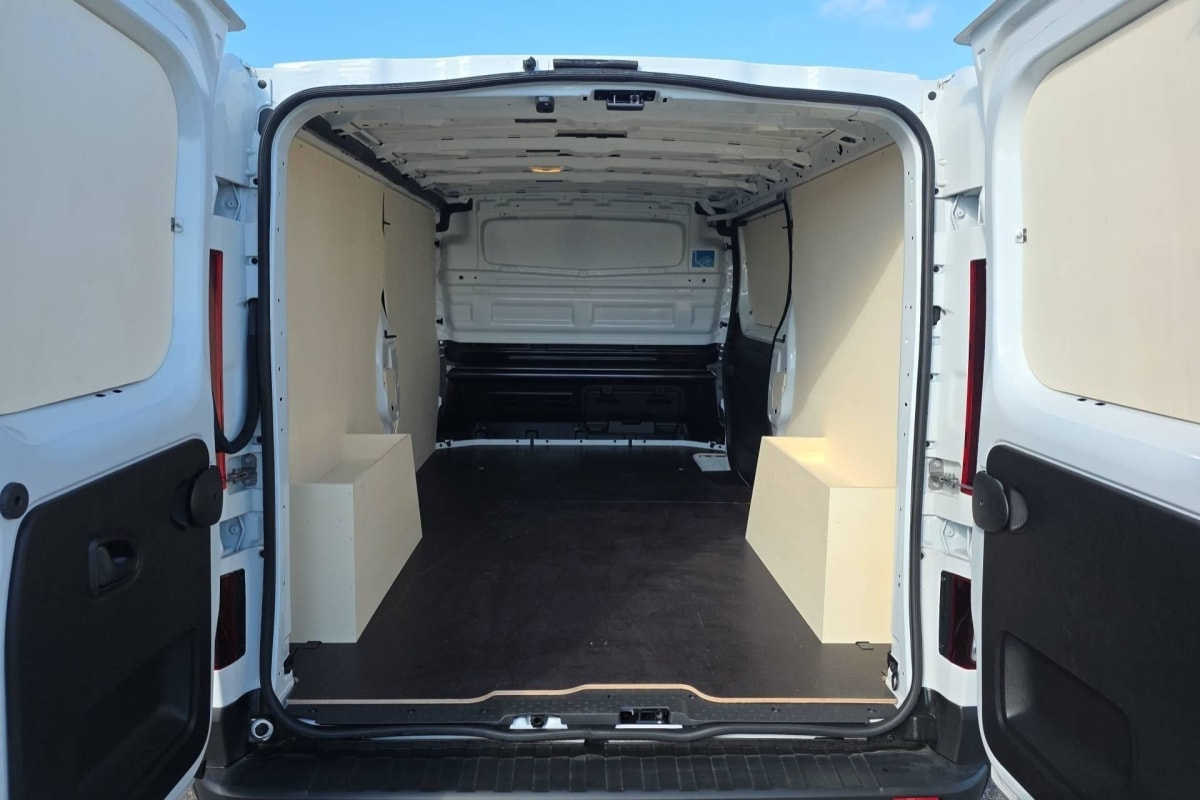Nissan Primastar — photo 11