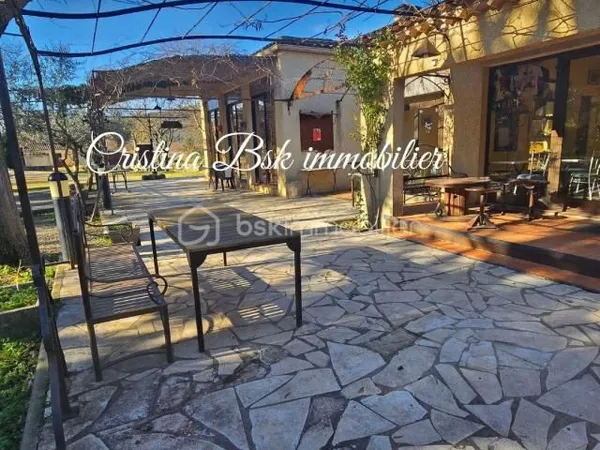 Local commercial 260 m²