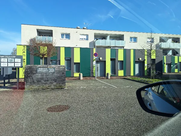 Local médical aux normes PMR avec deux cabinets, idéal pour infimières ou autres