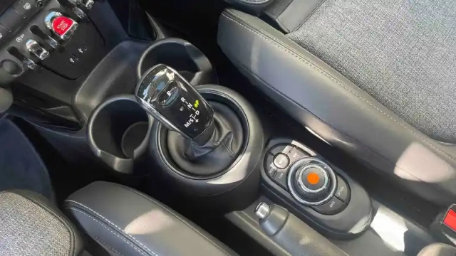 Mini Mini hatch 5 portes cooper 136 ch bva7 — photo 10