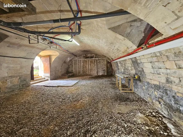 LOCAL / STOCKAGE DE 75 à 80 m2 CERGY à 25 minutes MAGNY EN VEXIN à 8 minutes GISORS à 12 minutes