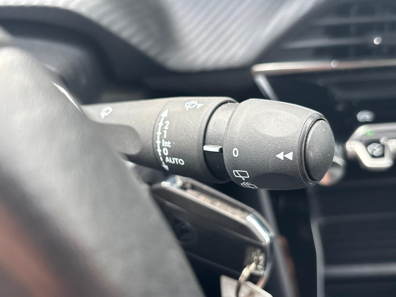 Peugeot 2008 1.2 hybrid 145ch style e-dcs6 — photo 28
