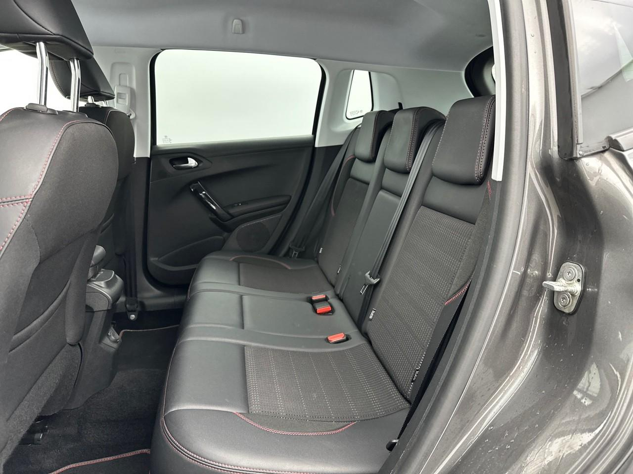 Peugeot 2008 puretech 130ch s&s bvm6 gt line — photo 12