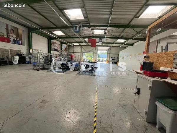 Local d'activité 844 m²