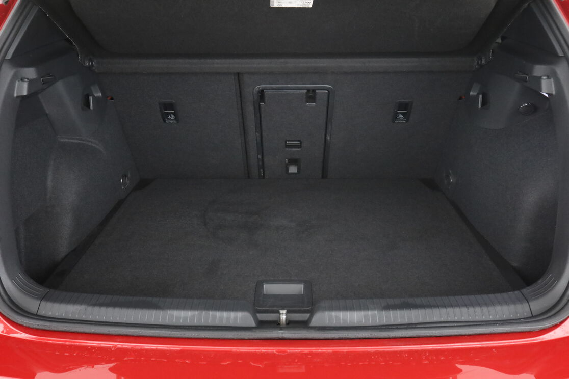 Volkswagen Golf VIII 2.0 TSI GTI DSG7 — photo 16