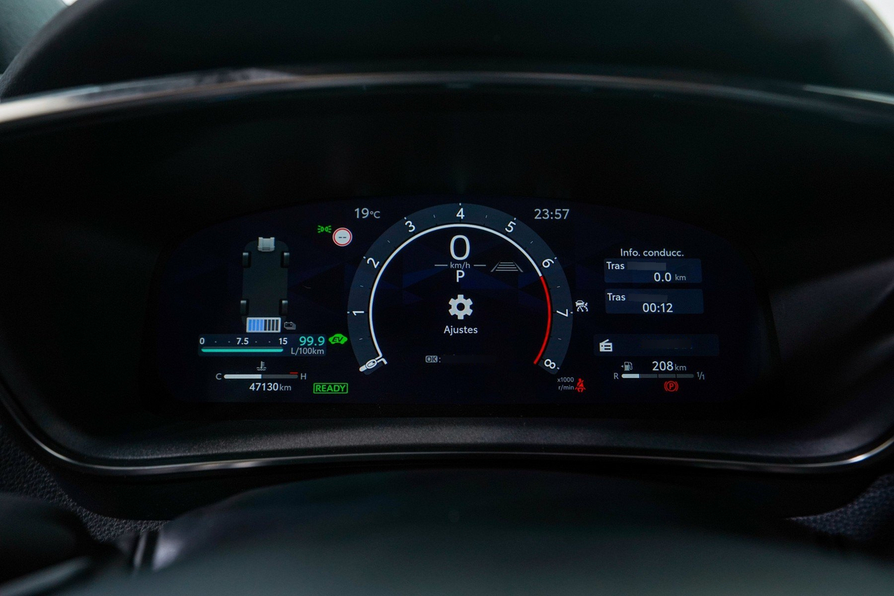 Toyota Corolla Touring Sports — photo 13