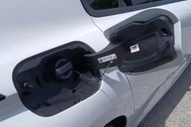 Peugeot 308 hybrid 145 e-dcs6 — photo 40