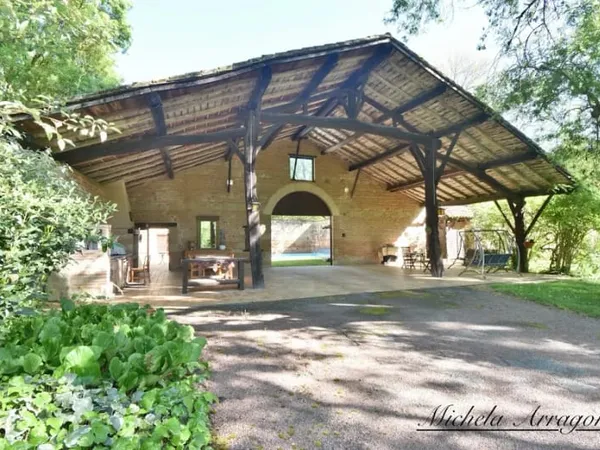 Propriété 6 pièces 240 m²