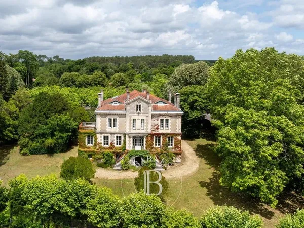 Maison 11 pièces 550 m²