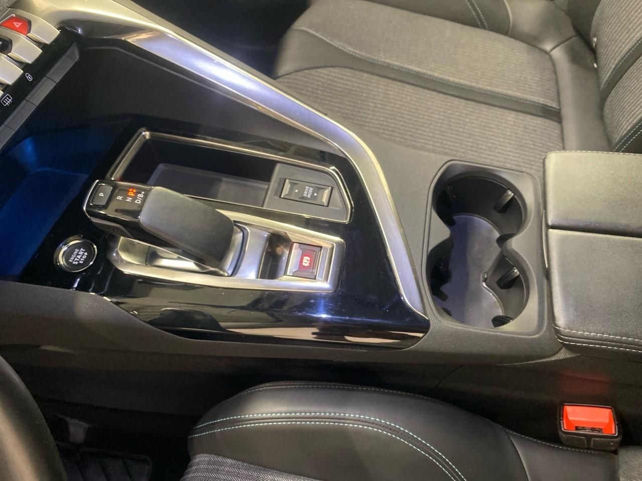 Peugeot 3008 hybrid 225 e-eat8 allure pack — photo 19