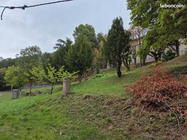 Terrain d'exception de 3 000 m² avec bâti - Digne-les-Bains (04000)