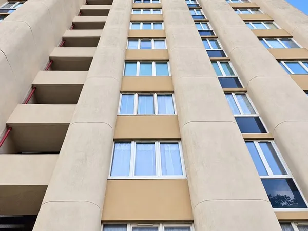 SPÉCIAL INVESTISSEUR T5 de 69 M2 QUATRE CHAMBRES MÉTRO FORT