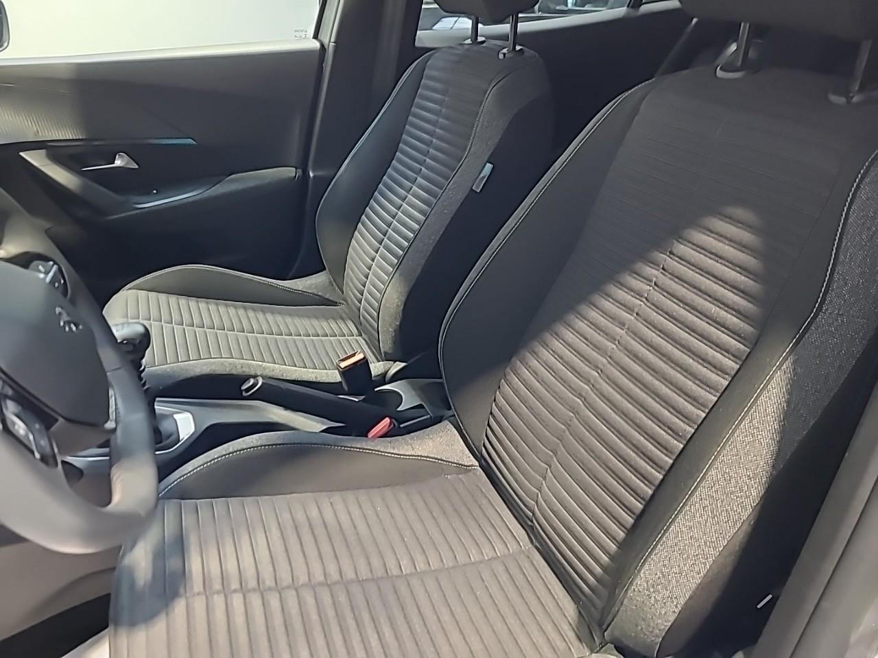 Peugeot 2008 puretech 100 s&s bvm6 style — photo 10