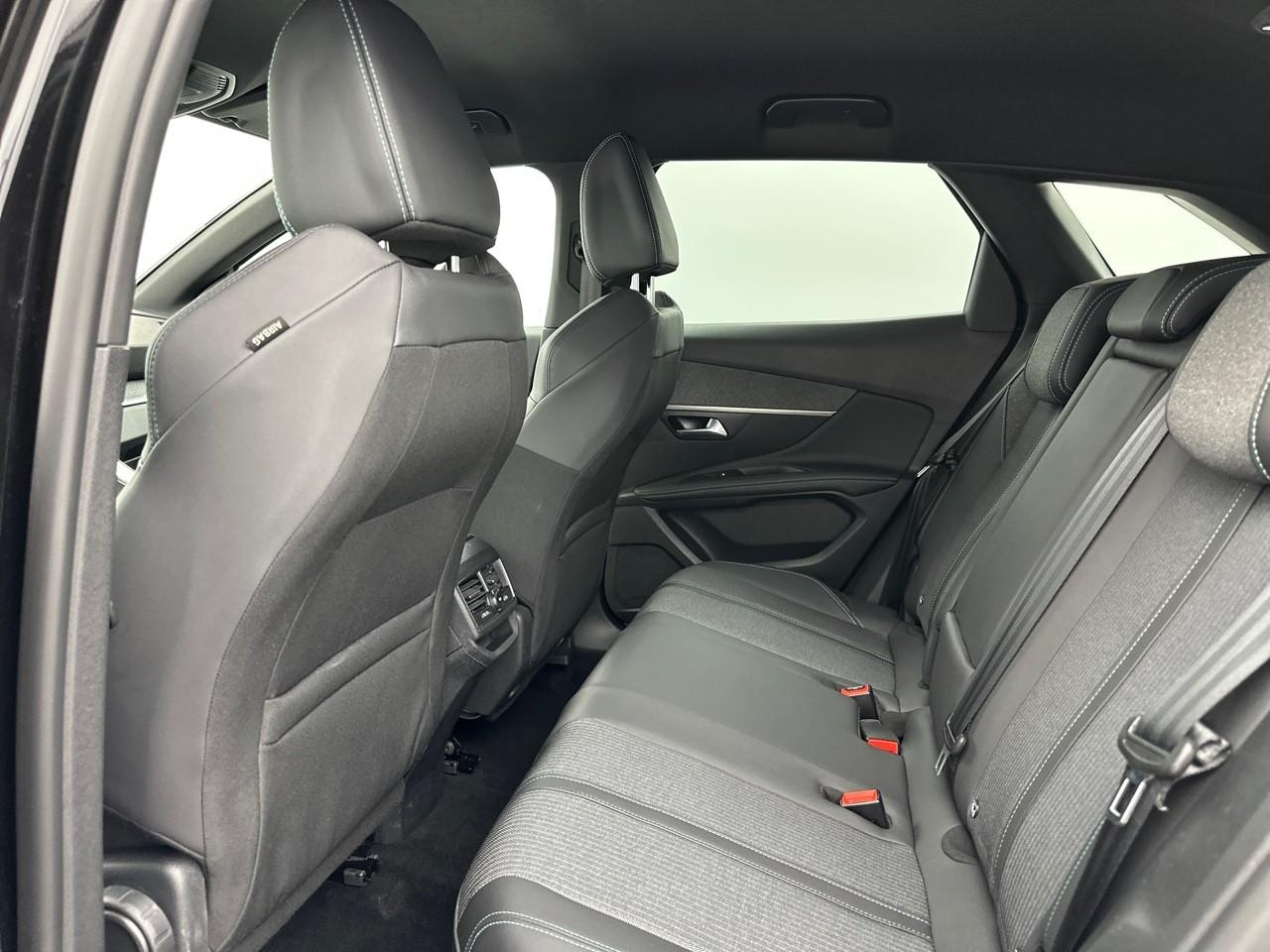 Peugeot 3008 puretech 130ch s&s eat8 allure pack — photo 12