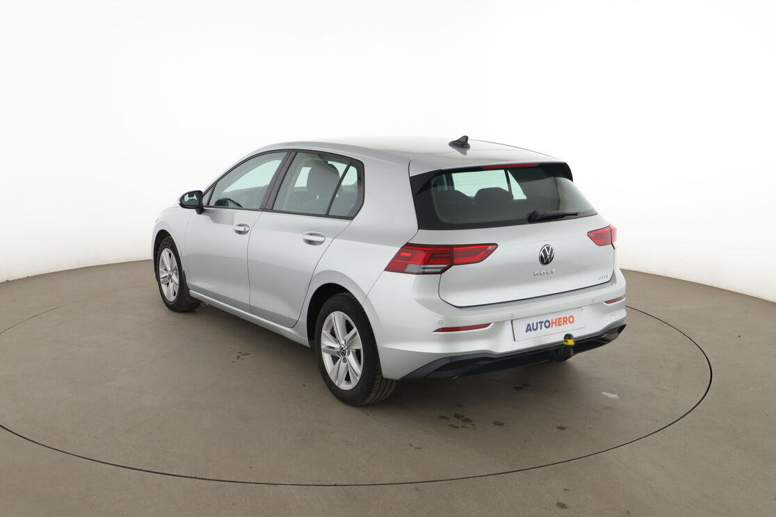 Volkswagen Golf VIII 1.0 eTSI DSG7 — photo 3