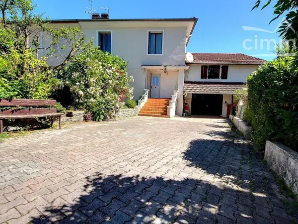 A VENDRE - MAISON MITOYENNE TYPE 7P+C - TENCIN